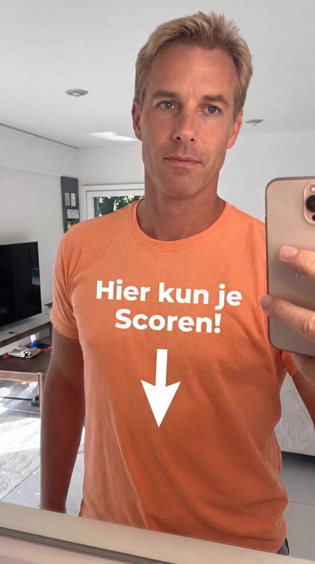Klant draagt Aura Mode shirt